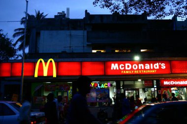 McDonalds mağazası, Aile Canlandırıcısı, Vile Parle, Bombay Mumbai, Maharashtra, Hindistan 