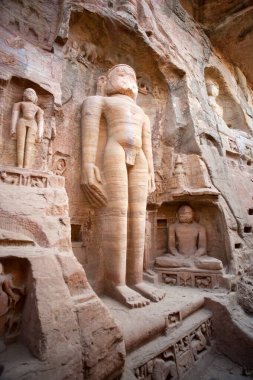 Jain tirthankaras heykeli Gwalior kalesinde, Madhya Pradesh, Hindistan