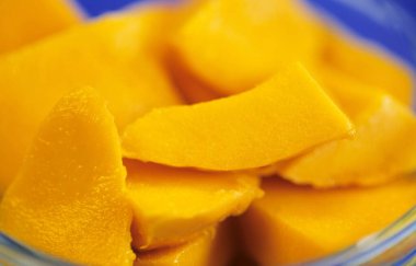 Taze meyveler - Mangolar, yaklaşın