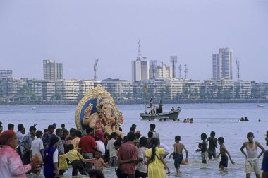 Lord Ganesh 'in idolü (fil tanrısı); Ganesh ganpati festivali; mumbai bombay; maharashtra; Hindistan;