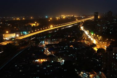 Doğu Otoyolu Güney Mumbai Maharashtra Hindistan 'ı birbirine bağlıyor.