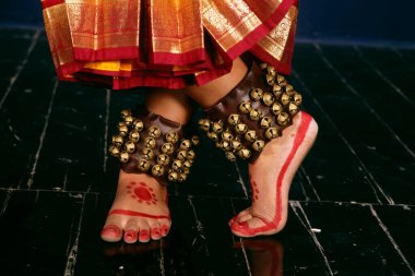 Bharatnatyam, Hindistan 'ın klasik dansını yapan kadın.  