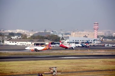 Chhatrapati Shivaji Uluslararası Havalimanı veya Sahar Uluslararası Havalimanı. Otopark Hangarı, Bombay Mumbai, Maharashtra, Hindistan 