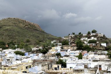 Bir şehir görünümü; Dilwara; Rajasthan; Hindistan