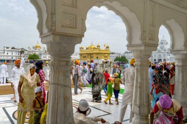 Altın Tapınak 'taki insanlar, Amritsar, Punjab, Hindistan, Asya 