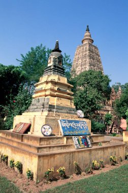 Mahabodhi tapınağı, adak avlusu, Bodhgaya, Bihar, Hindistan