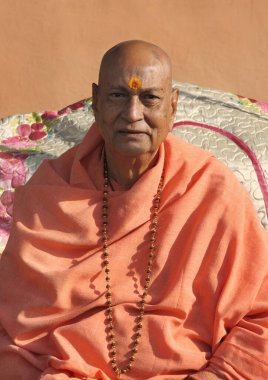 Swami Satyamitranand Hindu âlim ve aziz Haridwar Uttrakhand Hindistan Asya 'da ikamet ediyor. 