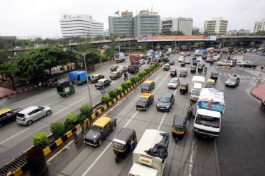 Bombay Mumbai, Maharashtra ve Hindistan 'daki Batı Ekspres Otoyolu trafiği