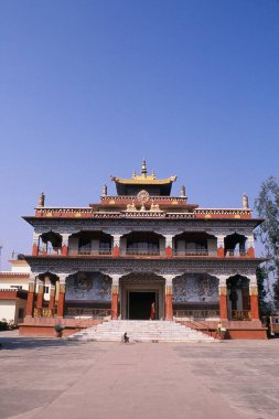 Renkli boyanmış Tibet Manastırı, Bodh Gaya, Bihar, Hindistan, Asya