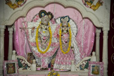 Radha Krishna heykeli, golok bihari ji tapınağı, mathura, uttar pradesh, Hindistan, Asya