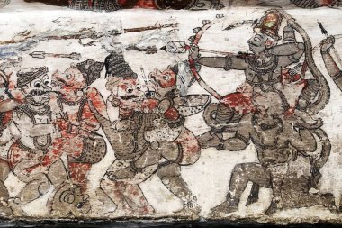 Ramayana ve Mahabharat 'ı resmeden duvar resimleri Chennakeshavaraya tapınağının tavanında, Adiyamankottai Dharmapuri yakınlarında, Tamil Nadu, Hindistan 