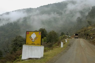 Thimpu ghat yolunda Phuentsholing; Dantak Royal Govt of Bhutan