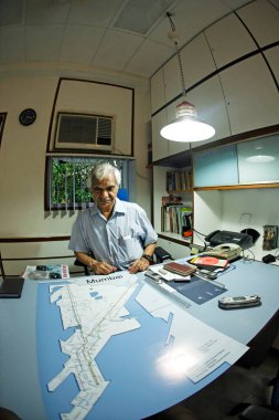 Grafik tasarımcısı Sudersan Dheer Mumbai 'nin grafik tasarımı ile  