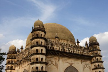 Gol Gumbaz, 1659 'da inşa edildi, Muhammed Adil Shah ii 1627-57' nin mozolesi, dünyanın en büyük ikinci kubbesi, Bijapur, Karnataka, Hindistan tarafından desteklenmeyen kubbe. 