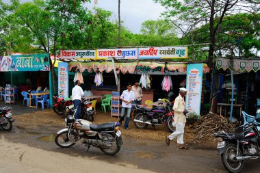 Dükkanlar ve otel, Solapur, Maharashtra, Hindistan 