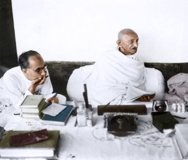 Mahatma Gandhi ile Pyarelal Nayar, Panchgani, Maharashtra, Hindistan, Asya, 19 Haziran 1945 