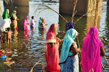 Kadın namazı, Chhas puja festivali, Vapi, Valsad, Gujarat, Hindistan, Asya 