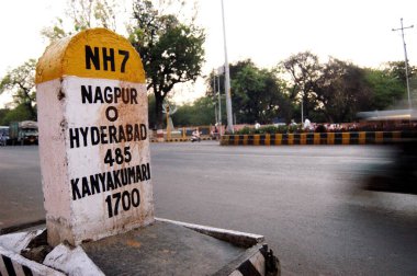 Hindistan 'ın başkenti Nagpur Maharashtra' daki 7 numaralı otoyolda sıfır mil gösteriyor.