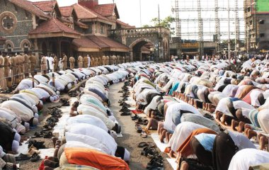 Namaz: Müslüman cemaati, Bombay Mumbai; Maharashtra; Hindistan 2009