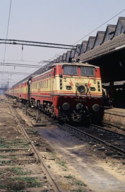 Trains Railways ; rajdhani express (howrah to delhi) ; calcutta ; west bengal ; india clipart