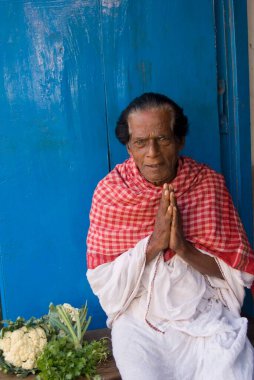 Panda Hindu rahip Puri, Orissa ve Hindistan 'daki Jagannath Tapınağı civarındaki Oriya dilini çağırdı.