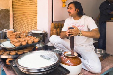 Lassi, Varanasi, uttar pradesh, Hindistan, Asya yapan adam