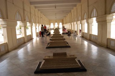 Hyderabad 'ın Asıf Jahi Kralları Macca Mescidi Mezarları, Andhra Pradesh, Hindistan  