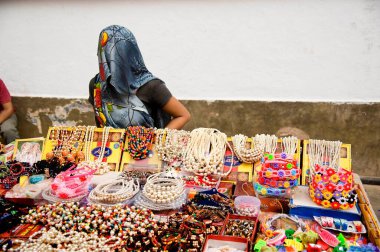 Kadın satıcı, süs, vrindavan, uttar pradesh, Hindistan, Asya