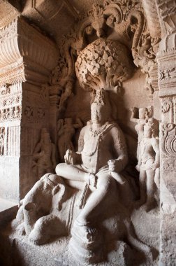 Jagannath Sabha, Aurangabad, Maharashtra, Hindistan 'daki Ellora Jain Mağarası' ndaki Lord Indra heykeli. 