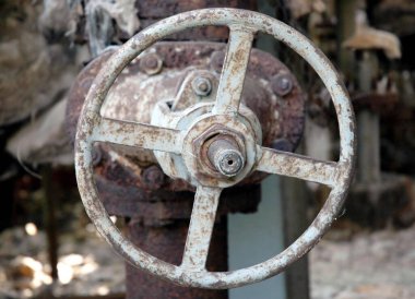 Kimyasal fabrikasında paslanmış valfler, bhopal, madhya pradesh, Hindistan, Asya