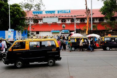 Byculla tren istasyonu, Mumbai, Maharashtra, Hindistan, Asya  