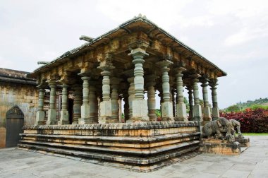 Jain Bastis 'teki Parsvanatha Tapınağı; Halebid Halebidu; Hassan; Karnataka; Hindistan