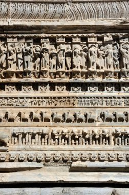 Udaipur 'daki Jagdish tapınağındaki kadın heykelleri Hindistan' ın Asya bölgesindeki Rajasthan 'da.