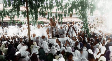 Mahatma Gandhi, Salt Satyagraha, Hindistan, Asya, Mart 1930 'da toplantıda.