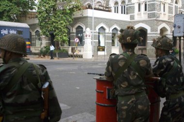 2008 yılında Taj Oteli 'ndeki terörist operasyonunun başarısından sonra Hintli asker; Colaba; Bombay Mumbai; Maharashtra; Hindistan
