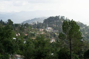 Küçük tepe kasabası hava manzarası, Almora, Uttarakhand, Hindistan, Asya