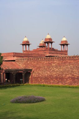 Fatehpur Sikri Zafer Şehri 16. yüzyılın ikinci yarısında kırmızı kumtaşından yapılmış; Babür imparatorluğunun başkenti Agra; Uttar Pradesh; Hindistan UNESCO Dünya Mirası Bölgesi