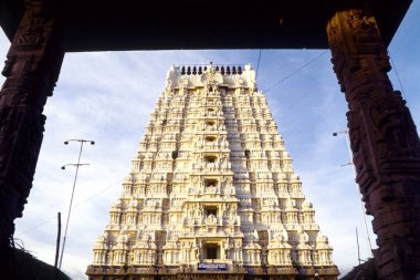 Rajagopuram ekambareswarar temple in Kanchipuram, Tamil Nadu, India  clipart