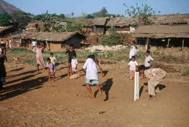 Slum 'da kriket, Bombay Mumbai, maharashtra, Hindistan 
