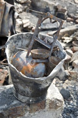 Gecekondu yangınlarının gündüz vakti Damu Nagar, Kandivali, Mumbai, Maharashtra, Hindistan, Asya