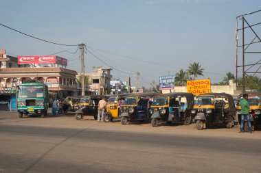 Rickshaw stand, Konarak, Orissa, Hindistan, Asya 