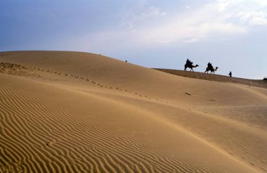 Khudi çöl sahnesi, Jaisalmer, Rajasthan, Hindistan