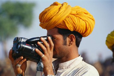 Engelli kamerasından bakan adam, Rajasthan, Hindistan