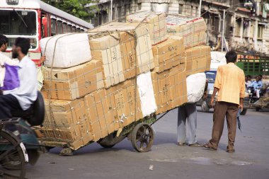 El arabası çeken adam; Sardar Vallabhbhai Patel yolu; Grant yolu; Bombay şimdi Mumbai; Maharashtra; Hindistan