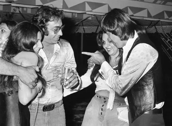 Hintli, Bollywood film oyuncusu, Kim Ranjeet ve Danny Denzongpa, doğum günü partisi, Hindistan, Asya