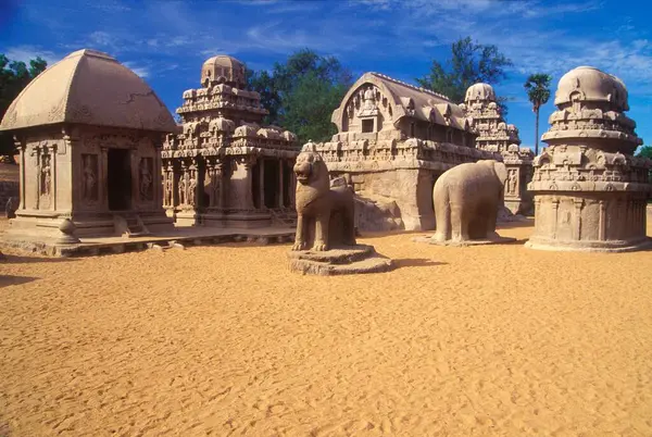 stock image Sculptures and Ancient Hindu Town, Mahabalipuram (Mamallapuram), Tamil Nadu, India 