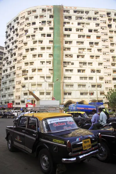 Patthe Bapurao Yolu, Grant Yolu, Bombay, Mumbai, Maharashtra, Hindistan 'da Navjivan CHS binası. 