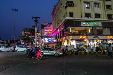 Neon levhaları, Rajahmundry, Andhra Pradesh, Hindistan, Asya
