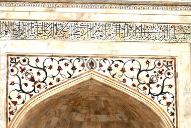 Tac Mahal, Agra, Uttar Pradesh ve Hindistan 'ın mermer üzerindeki çiçek tasarımları.