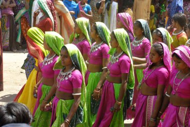 Kabile kadını, kutsal festival, Vadodara bölgesi, Gujarat, Hindistan 